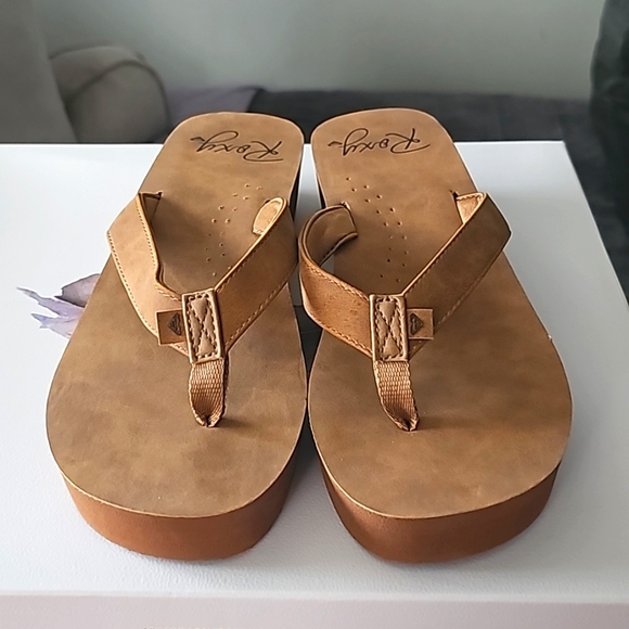 Roxy Suede Platform Flip Flop Sandals, Size 10 - Picture 2 of 4